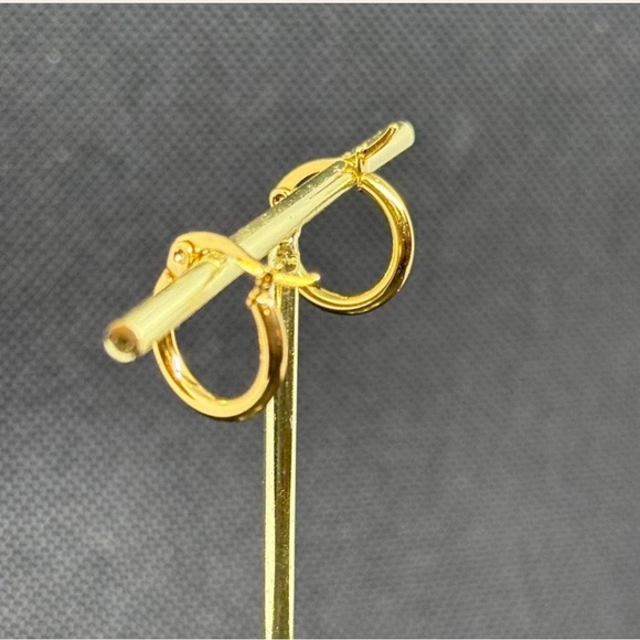 Small gold plated hoop earrings - Picture 4 of 7